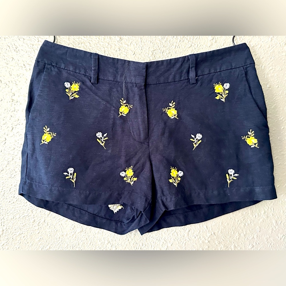Ann Taylor LOFT NWT Size 2P Navy Blue Linen Blend Shorts Embroidered Flowers